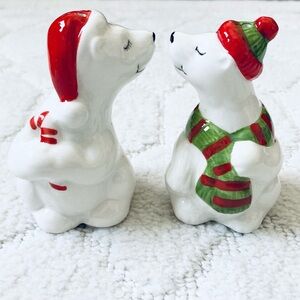 Pfaltzgraff Collectibles  Kissing Polar Bears SALT and PEPPER SHAKERS NIB